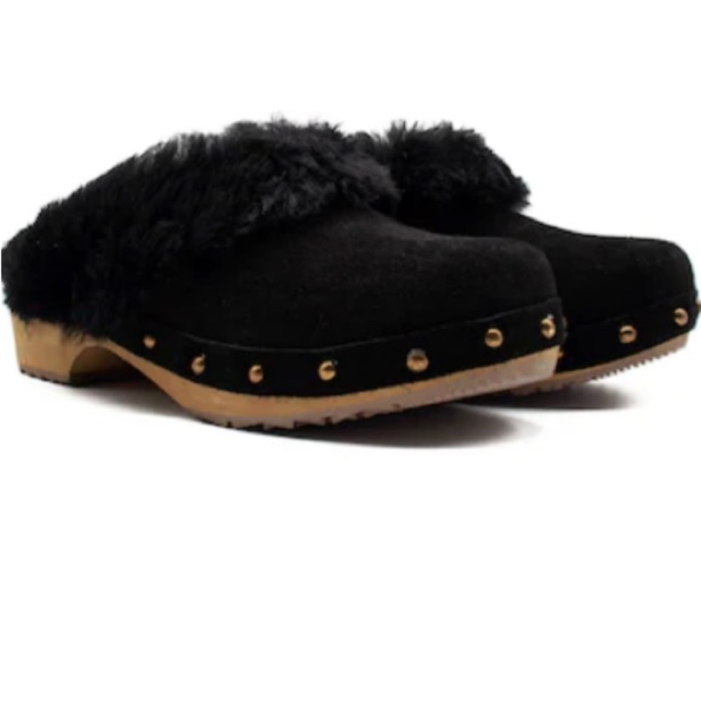 Cozy Sheepskin Clogs with Heel - Picture 2 of 8